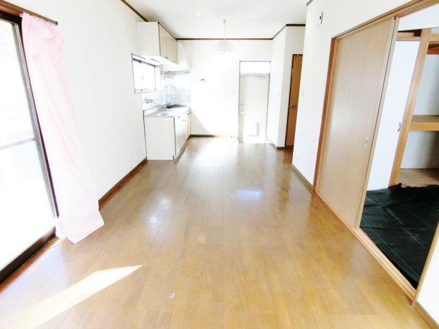 布施貸家Ａ棟の居間・リビング