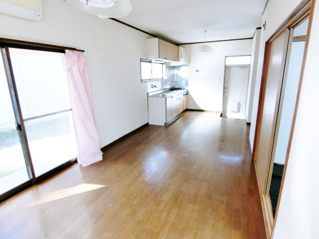 布施貸家Ａ棟の居間・リビング