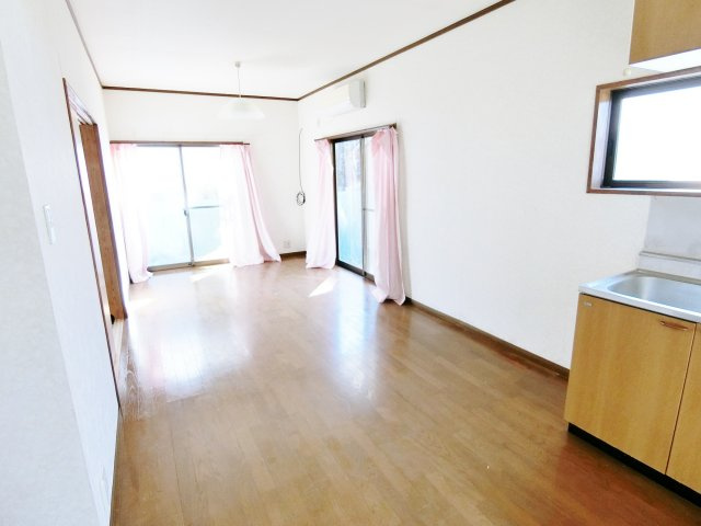 布施貸家Ａ棟の居間・リビング