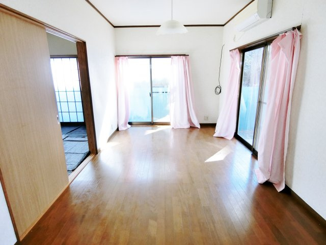 布施貸家Ａ棟の居間・リビング