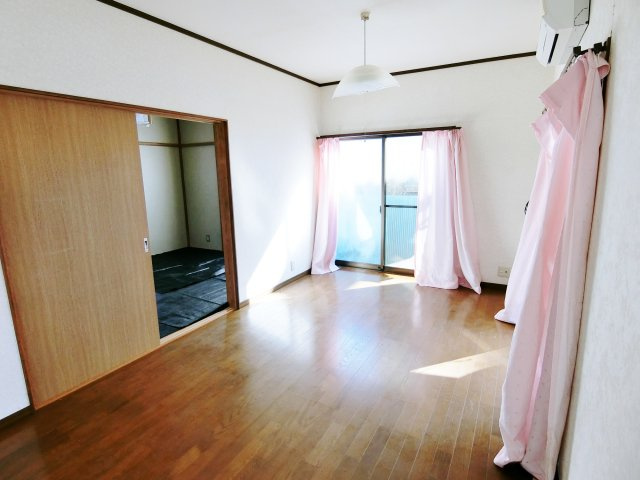 布施貸家Ａ棟の居間・リビング