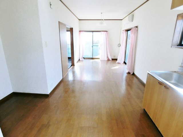 布施貸家Ａ棟の居間・リビング