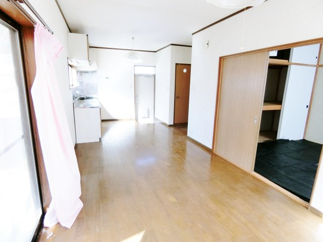 布施貸家Ａ棟の居間・リビング