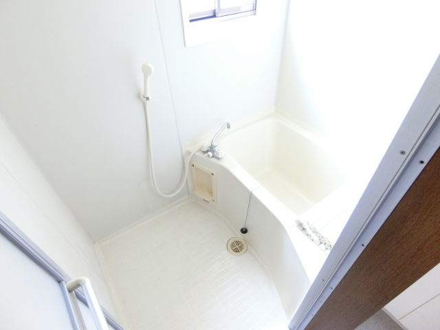 三日市ハイツユタカの浴室