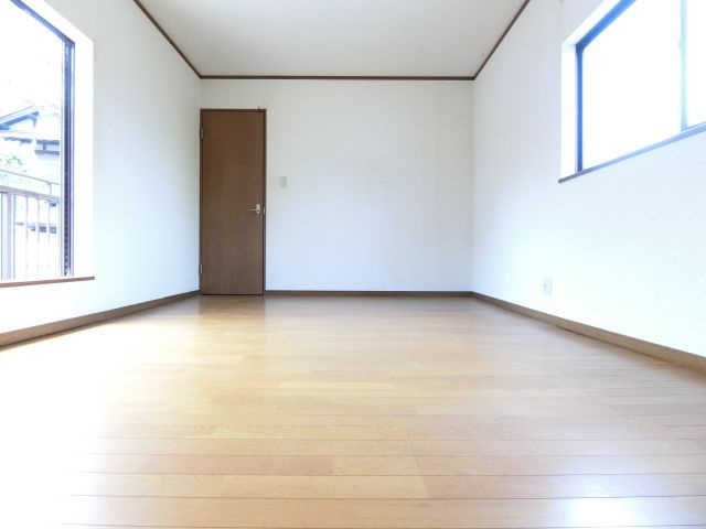 三日市ハイツユタカの洋室