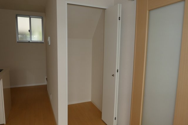 ラフィネ浜の収納|階段下収納