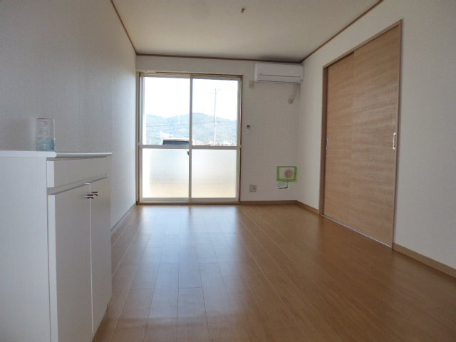 ニューシティ横山Bの居間・リビング