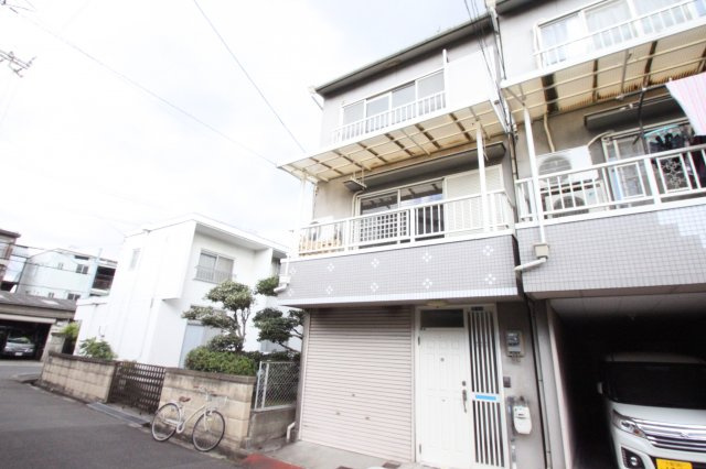 近江堂貸家の外観