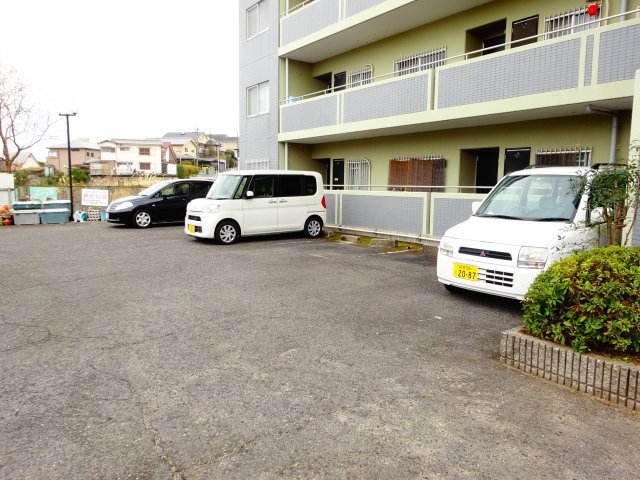尾崎コーポの駐車場