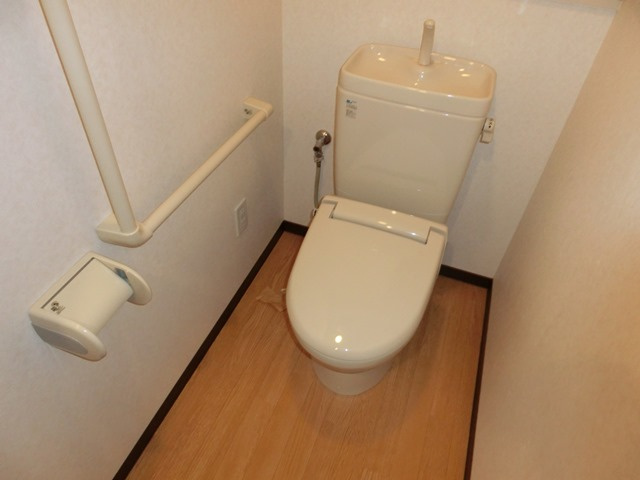 大阪市淀川区新高１丁目の賃貸マンションのトイレ