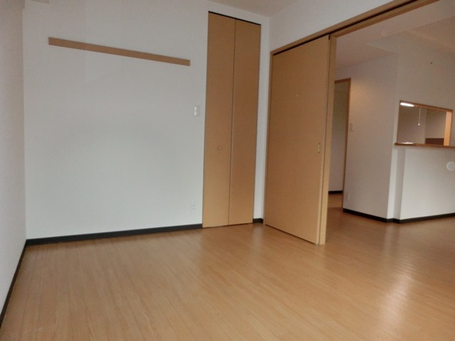大阪市淀川区新高１丁目の賃貸マンションの洋室