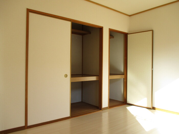 ヴィラフォーレBの洋室