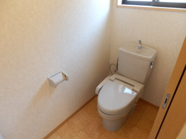 アービルカーサBのトイレ|落ち着いた色調のトイレです