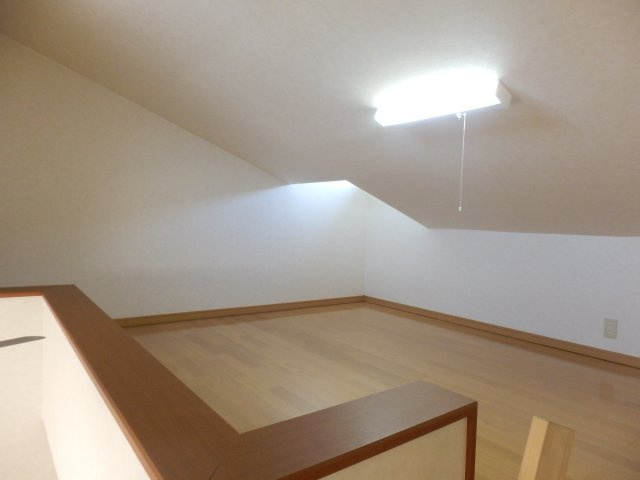 アービルカーサBの寝室|広くて明るい寝室