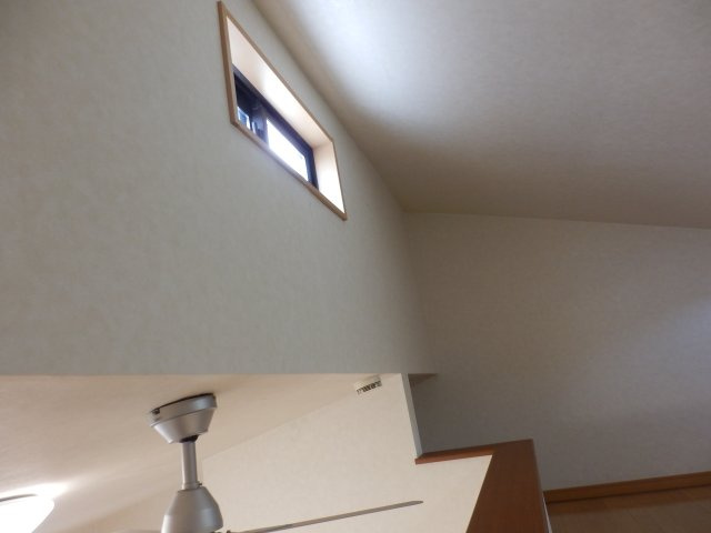 アービルカーサBの内装|明るい室内です