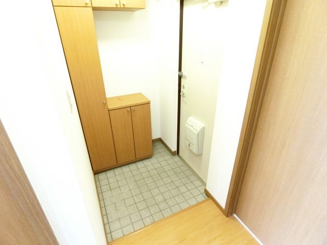 ヴェルデKNの玄関