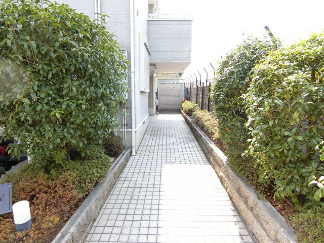 ヴェルデKNのエントランス