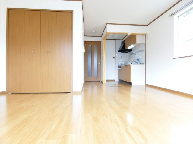 ヴェルデKNの居間・リビング