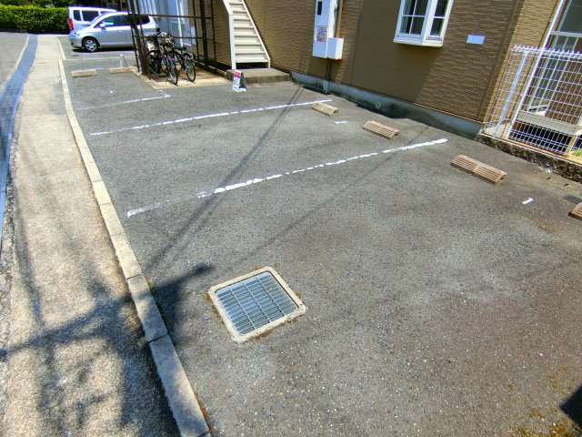 サンヒルズ千代田Iの駐車場