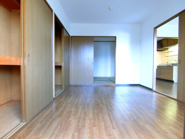 ファミーユ千代田の洋室