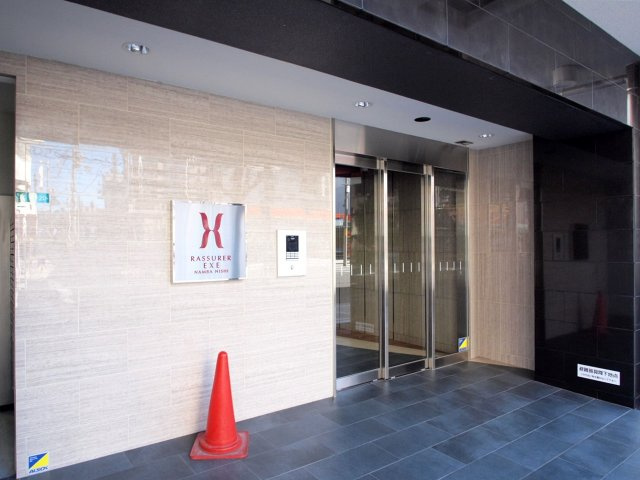 ラシュレエグゼ難波西のエントランス