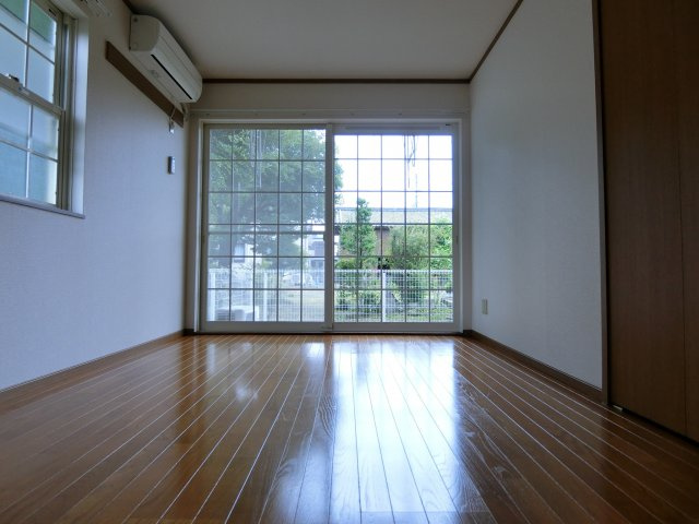 ハピネスワンの洋室