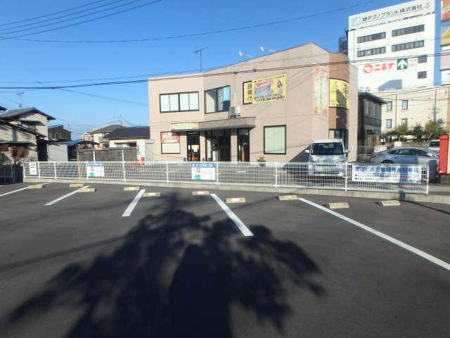 西中新田　渡辺ビルの駐車場