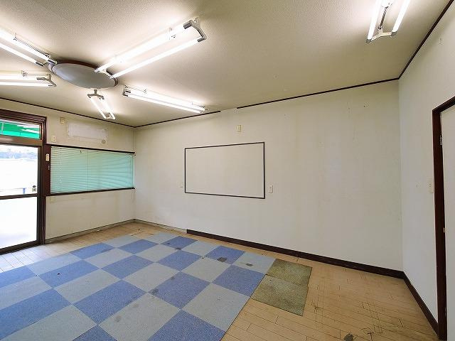 中山町西3丁目テナントの内装