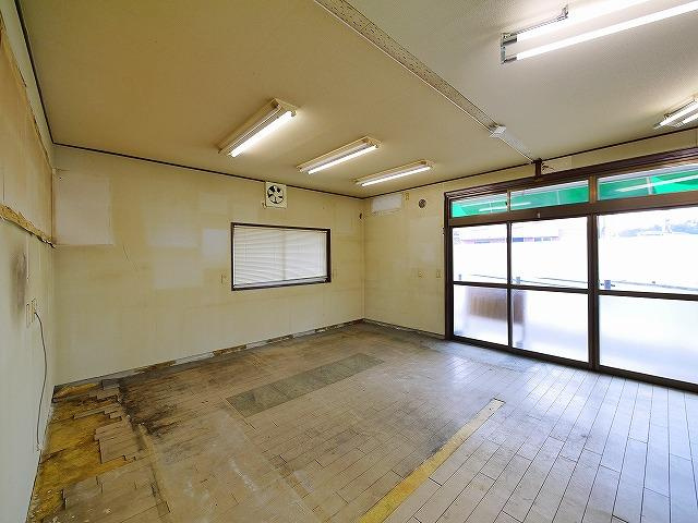 中山町西3丁目テナントの内装