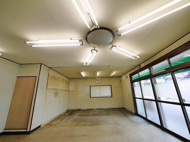 中山町西3丁目テナントの内装