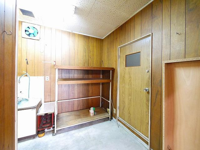 中山町西3丁目テナントの収納