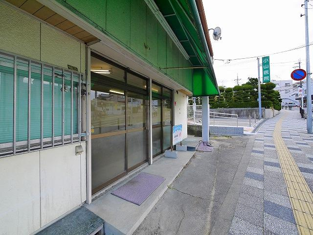 中山町西3丁目テナントのエントランス