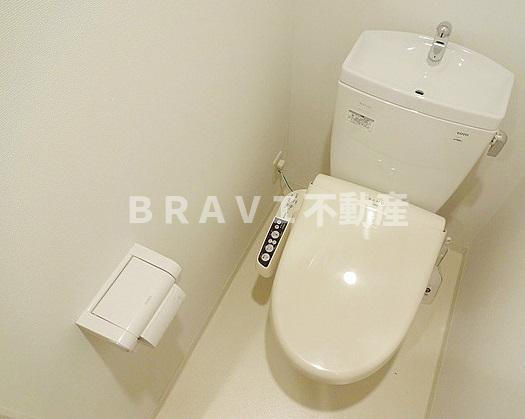 クリスタルグランツ心斎橋EAST（クリスタルグランツシンサイバシイースト）　BRAVI不動産のトイレ|【クリスタルグランツ心斎橋EAST】コンパクトで使いやすいトイレです