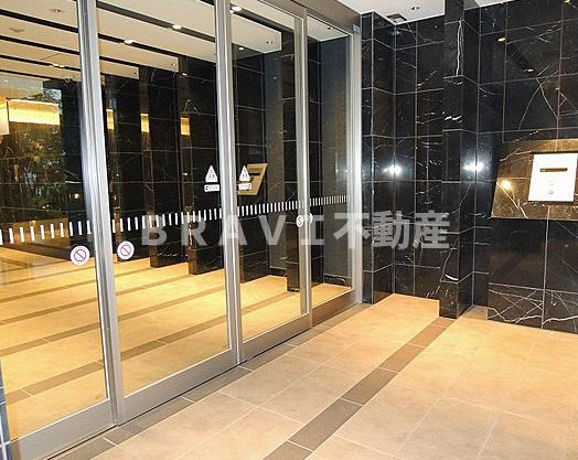 クリスタルグランツ心斎橋EAST（クリスタルグランツシンサイバシイースト）　BRAVI不動産のエントランス|【クリスタルグランツ心斎橋EAST】毎日通るエントランスはこのようになっています