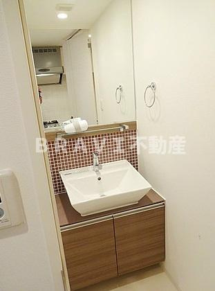 クリスタルグランツ心斎橋EAST（クリスタルグランツシンサイバシイースト）　BRAVI不動産の独立洗面台|【クリスタルグランツ心斎橋EAST】独立洗面化粧台付き