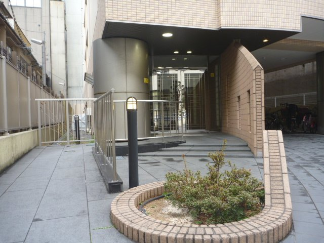 メゾン・デ・ノムラ東心斎橋　BRAVI不動産のエントランス|【メゾン・デ・ノムラ東心斎橋】外観パースです