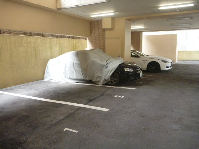 メゾン・デ・ノムラ東心斎橋　BRAVI不動産の駐車場|【メゾン・デ・ノムラ東心斎橋】駐車場完備です