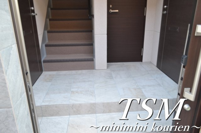 ラ・ピエース本町のエントランス