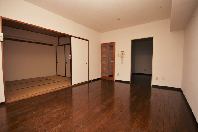 東鷲宮ニュータウン駅前プラザ第2の居間・リビング|LDK2