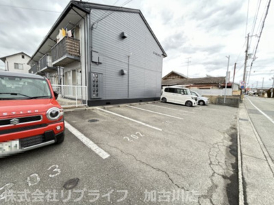 【駐車場】 | パークハイツ | 敷地内に駐車場ございます♪