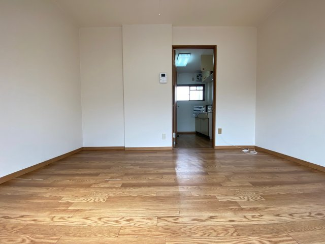 エレガントハイツの居間・リビング