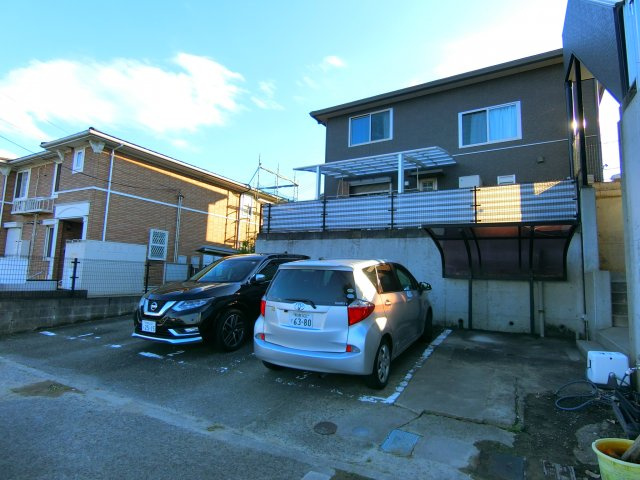 クレオコリーヌの駐車場