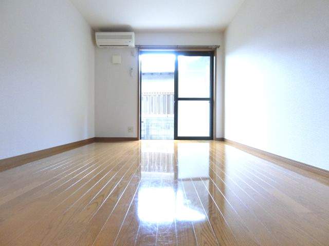 シェル金剛の洋室