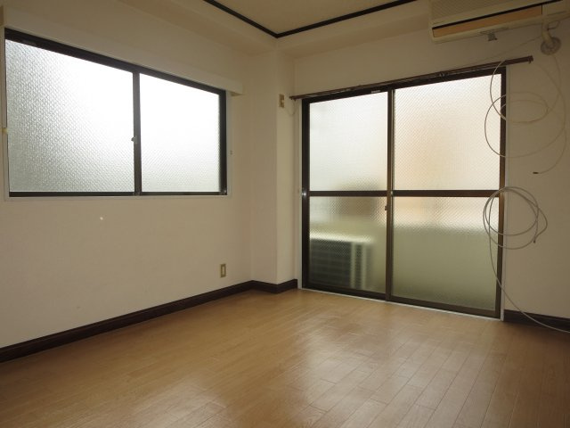 レパードマンションの居間・リビング