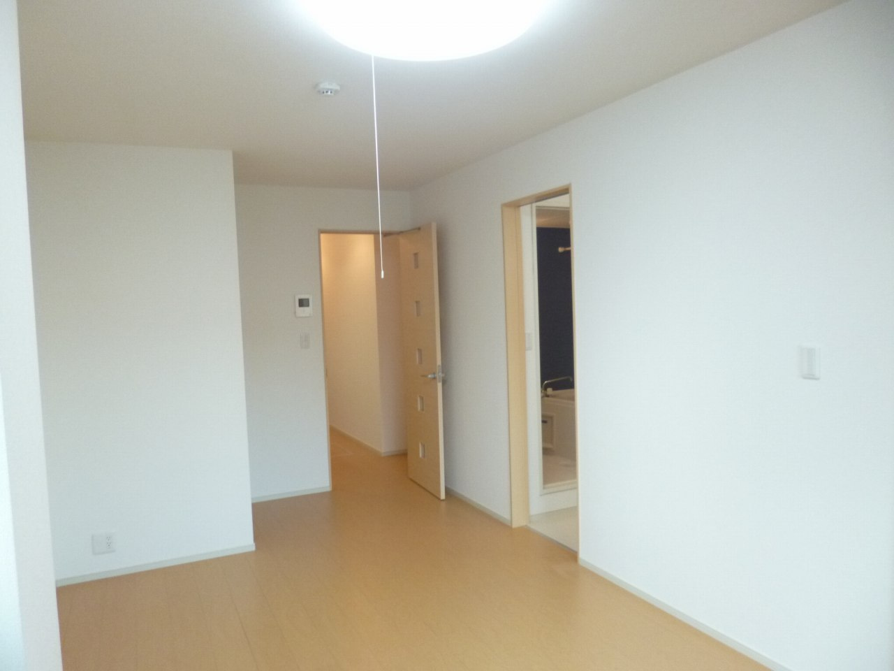 ラサクセション宝塚の居間・リビング