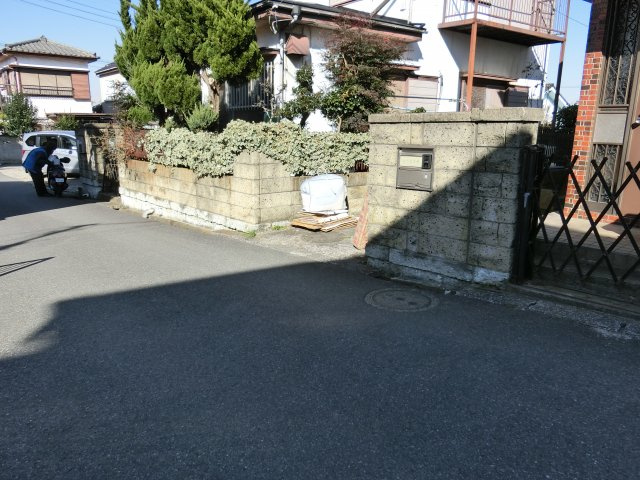 花見川区横戸町　中古戸建の前面道路含む現地写真