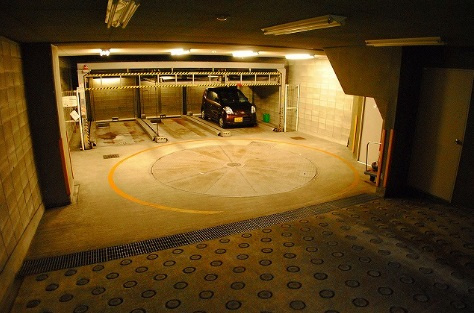 ピアグランデ順慶町　BRAVI不動産の駐車場|【ピアグランデ順慶町】駐車場完備です