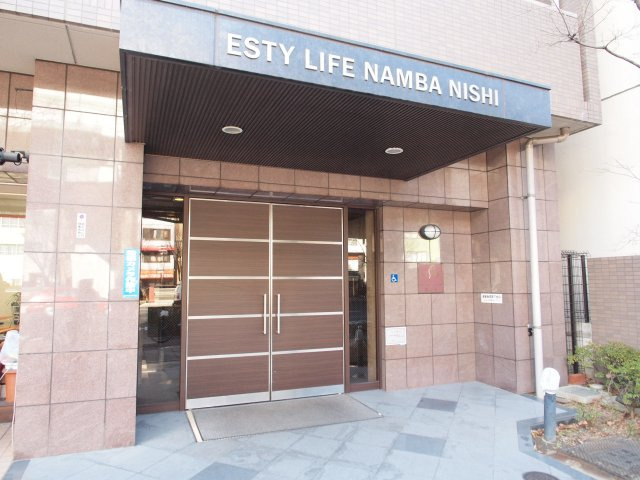 エスティライフ難波西のエントランス
