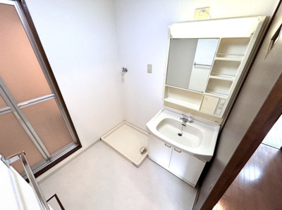 【洗面所】 | さくら館 | 明るい洗面所です