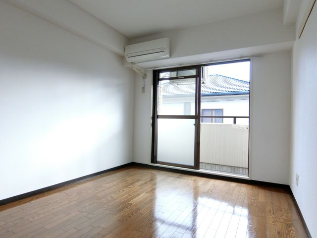 プチメゾン滝谷の居間・リビング